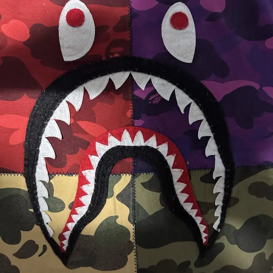 베이프 샤크 반팔 BAPE Mix Camo Shark Crazy Tee