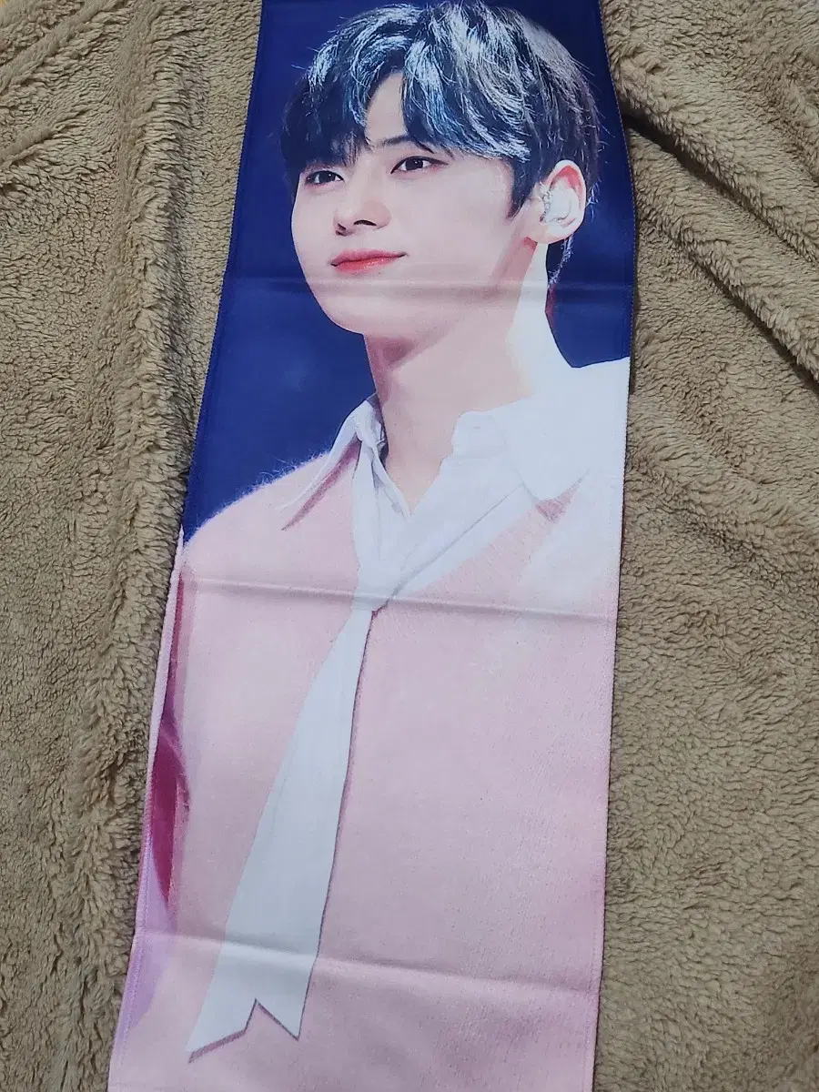 Hwang Minhyun Slogan