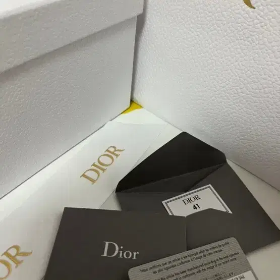 예약 상품입니다 (DIOR)