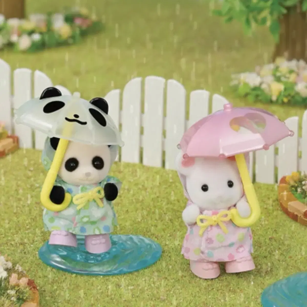 A Rainy Day Walk with the Sylvanians - 5748