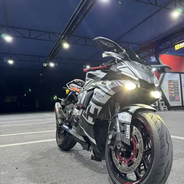 yzf r1 판매합니다. 아크라풀배기 구변완료