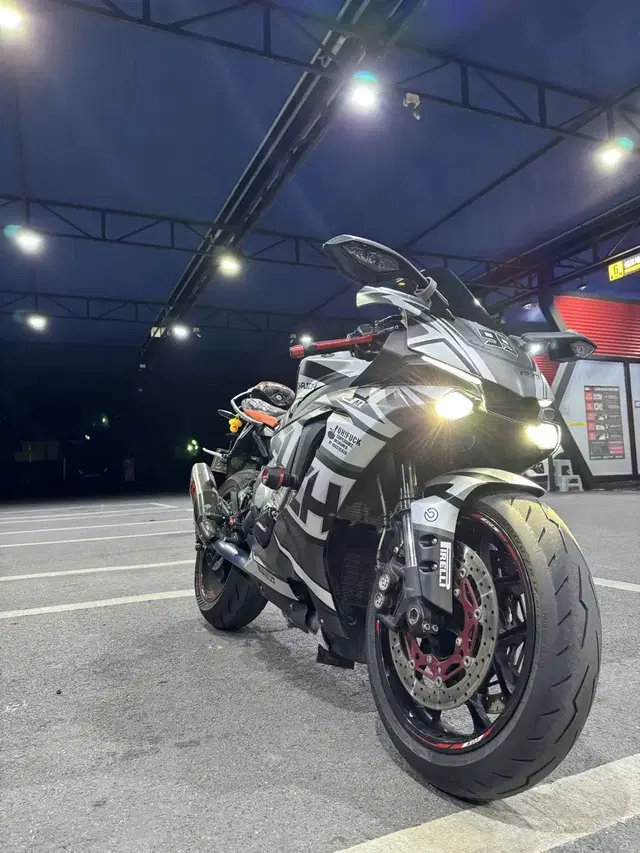 yzf r1 판매합니다. 아크라풀배기 구변완료