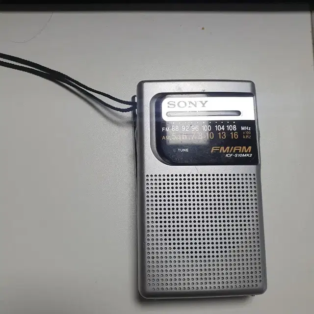 소니 ICF-S10MK2 포켓 AM/FM 라디오 실버/아웃박스