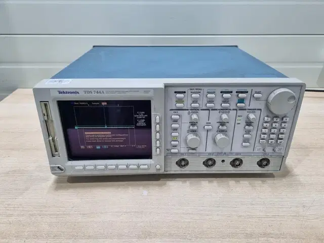 Tektronix TDS 744A 4CH 500MHz 오실로스코프