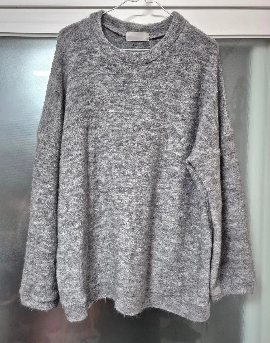 Loose-fit round-neck mohair knit