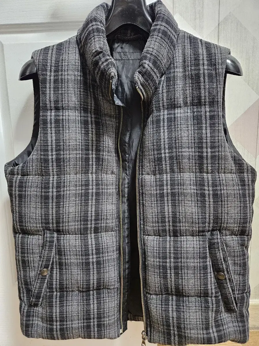 Yuri Claw Pattern Padded Vest