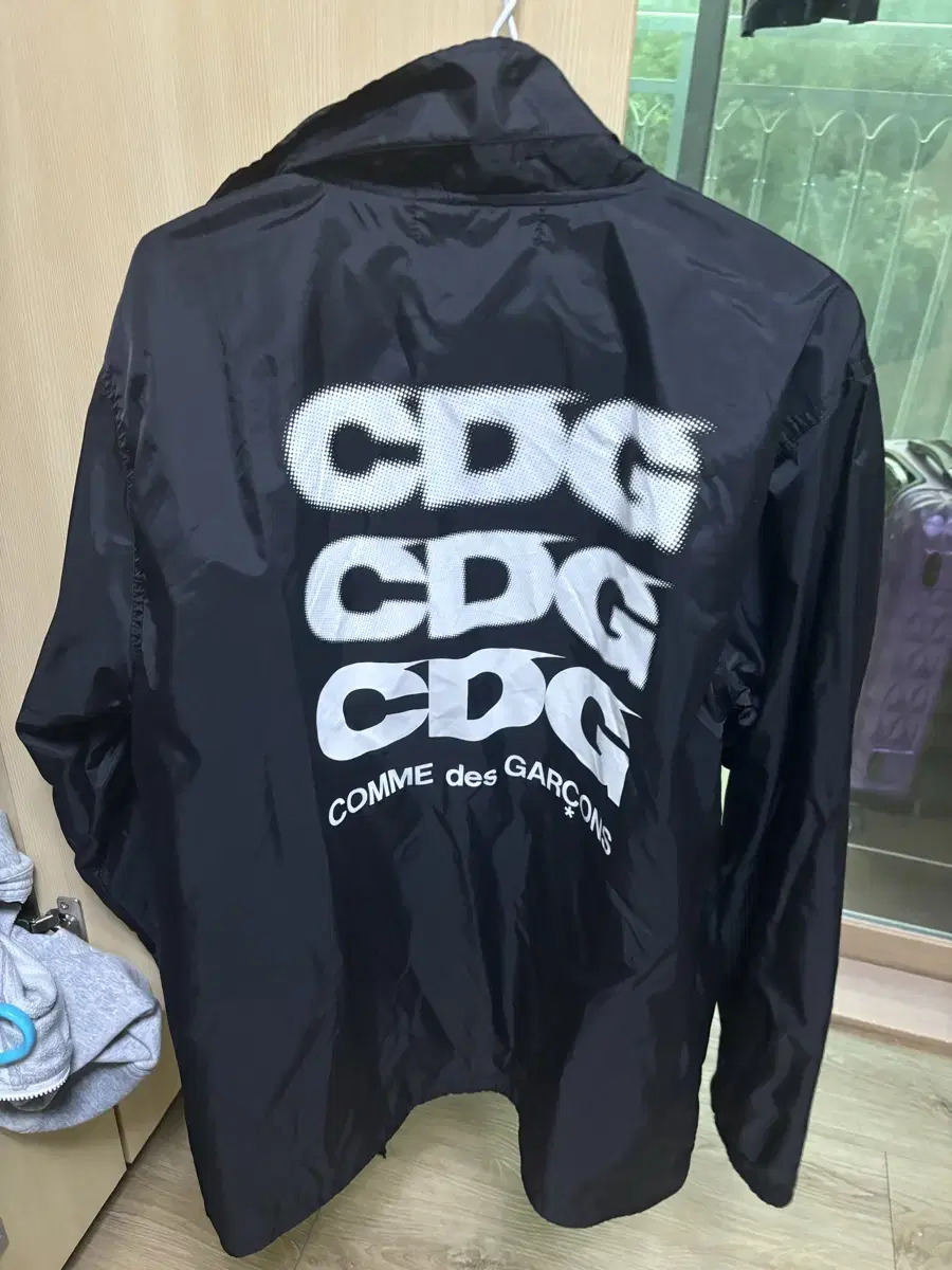 꼼데가르송 CDG 바람막이