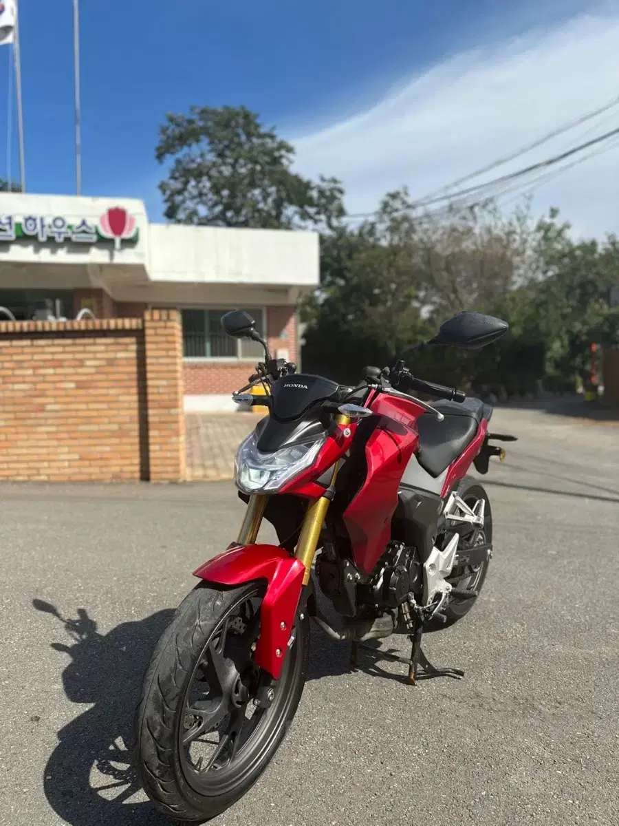 CB190R