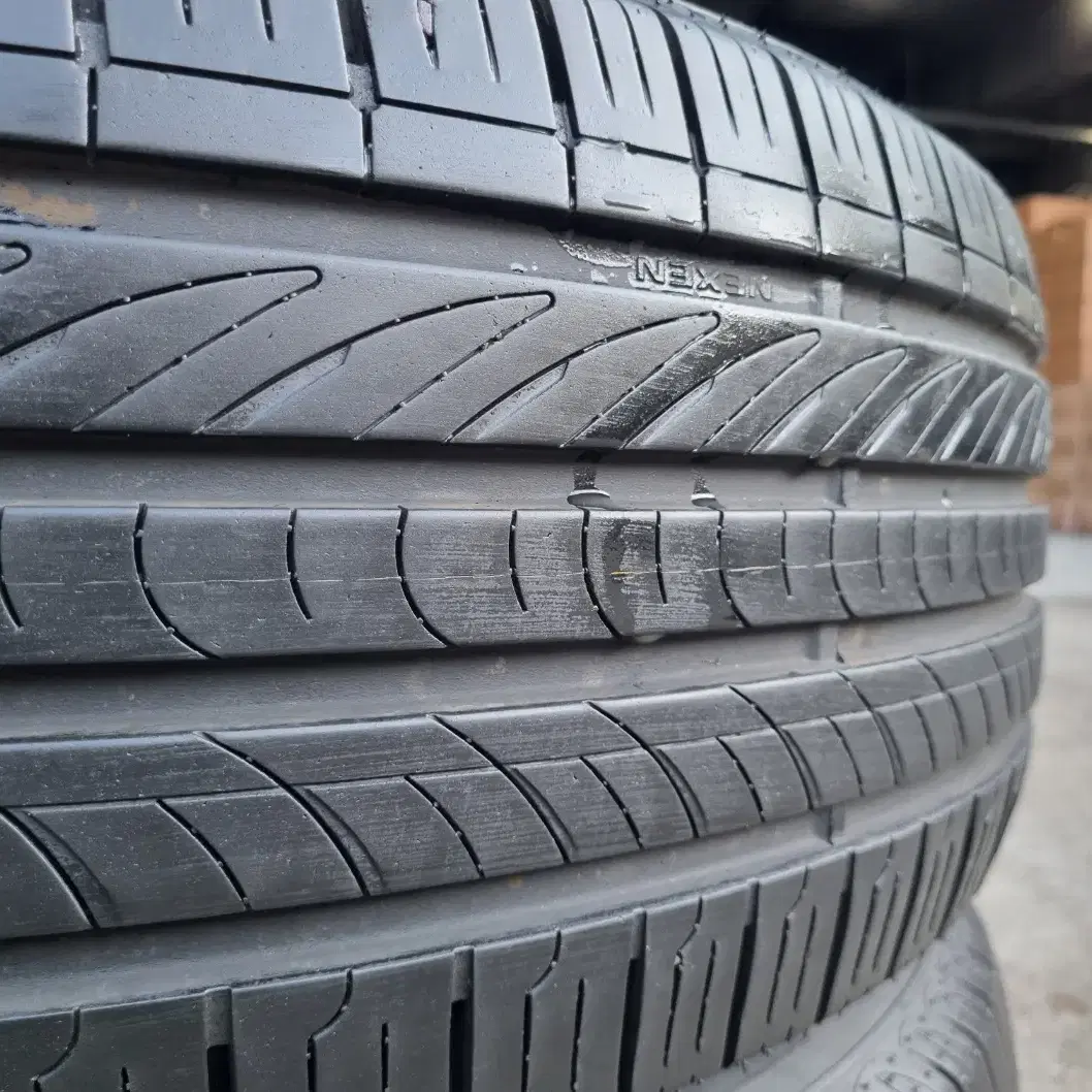 2356018중고타이어 넥센타이어 오페라-SUV 235/60R18