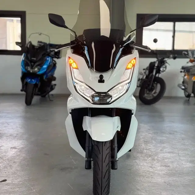 pcx125/ abs/ 22년/4천앞뒤블박 신차컨디션 판매중