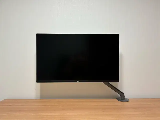 LG 4k 32인치 모니터 팝니다 32UN650