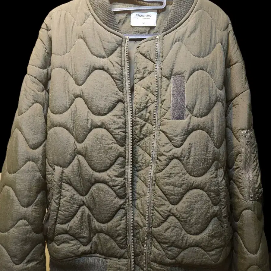 꼼파뇨 QUILTING MA-1 JAKET KHAKI