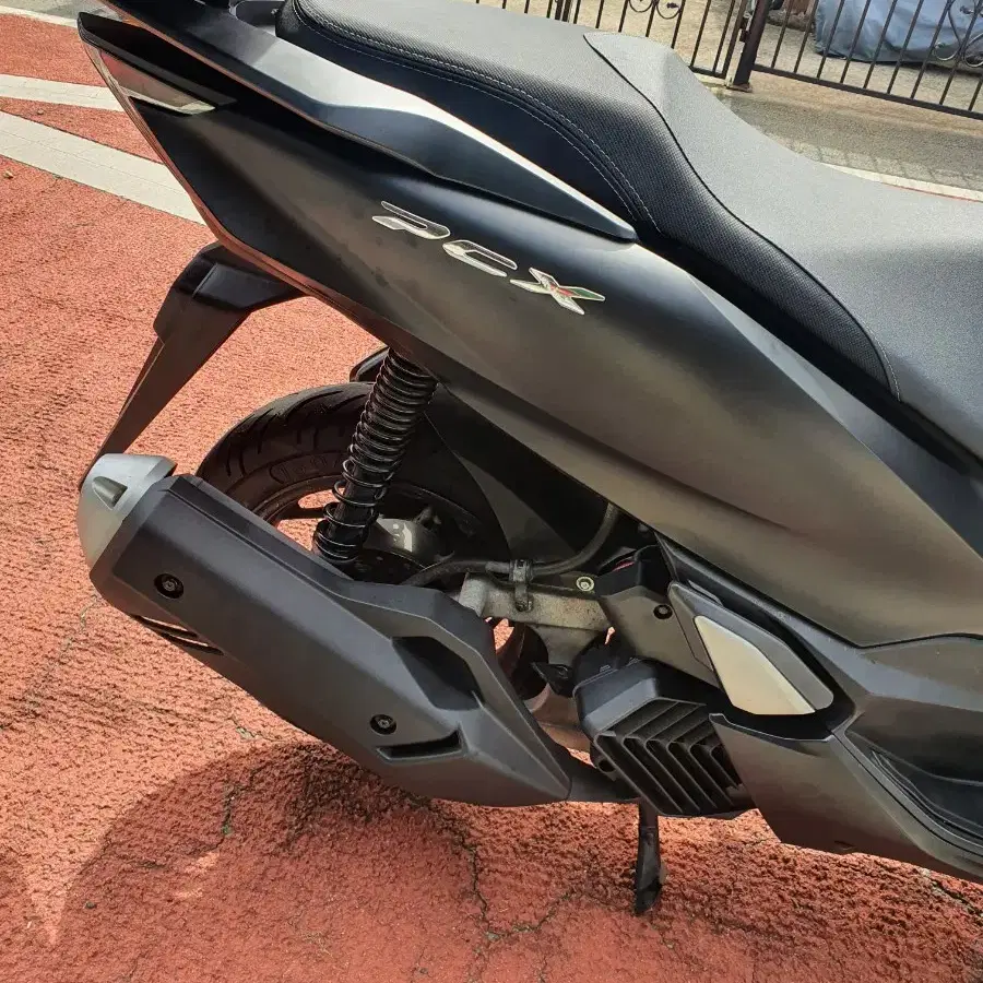 PCX  ABS 21년식 팝니다