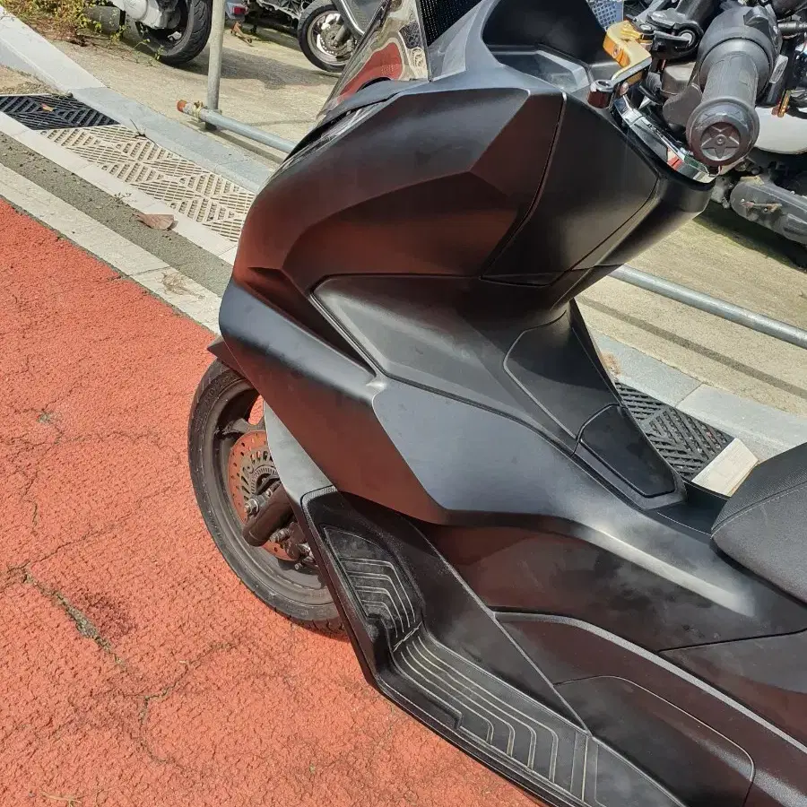 PCX  ABS 21년식 팝니다