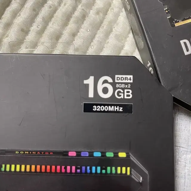 커세어 도미네이터 플래티넘 RGB DDR4 8기가 듀얼킷 2세트 판매합니