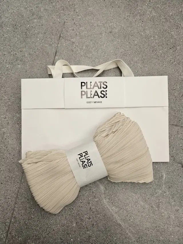 플리츠플리즈 PLEATS PLEASE ISSEY MIYAKE 머플러베이지