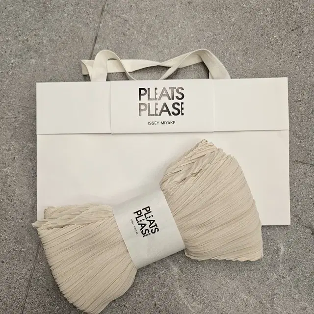 플리츠플리즈 PLEATS PLEASE ISSEY MIYAKE 머플러베이지