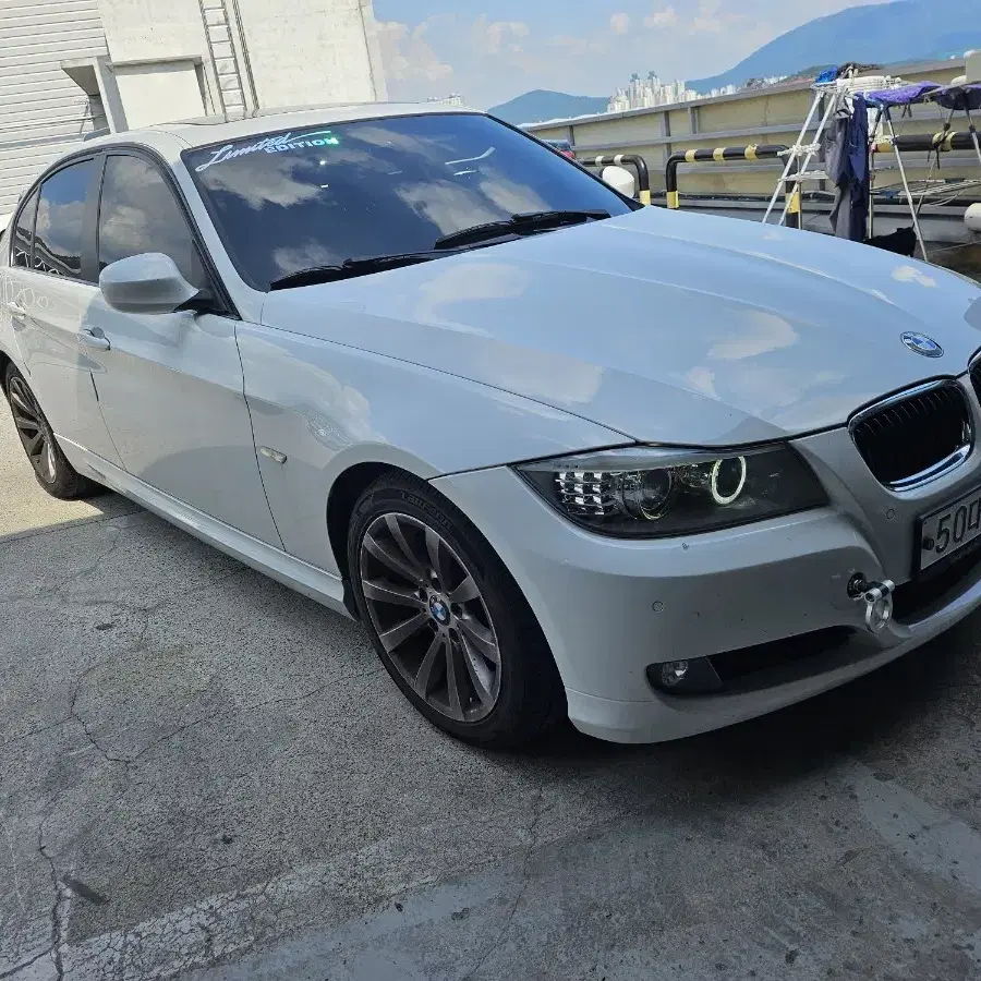 BMW320I