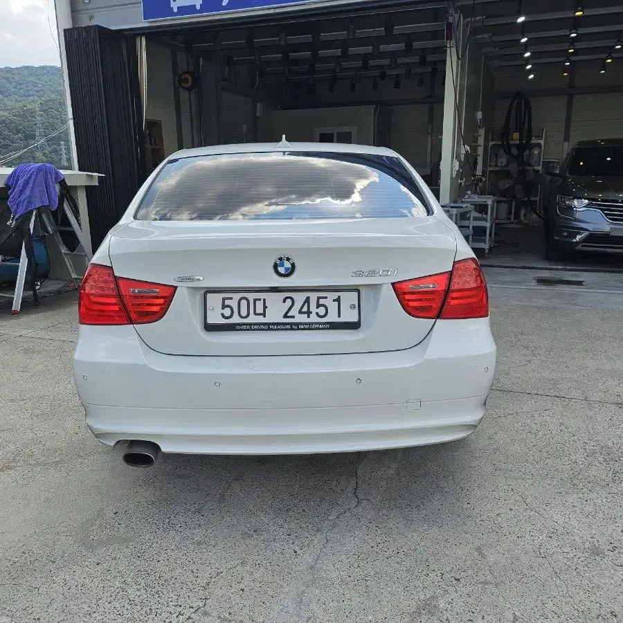 BMW320I