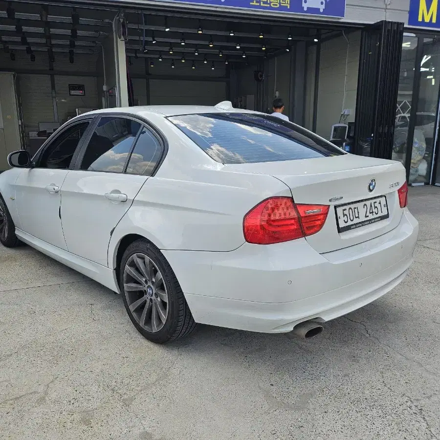 BMW320I