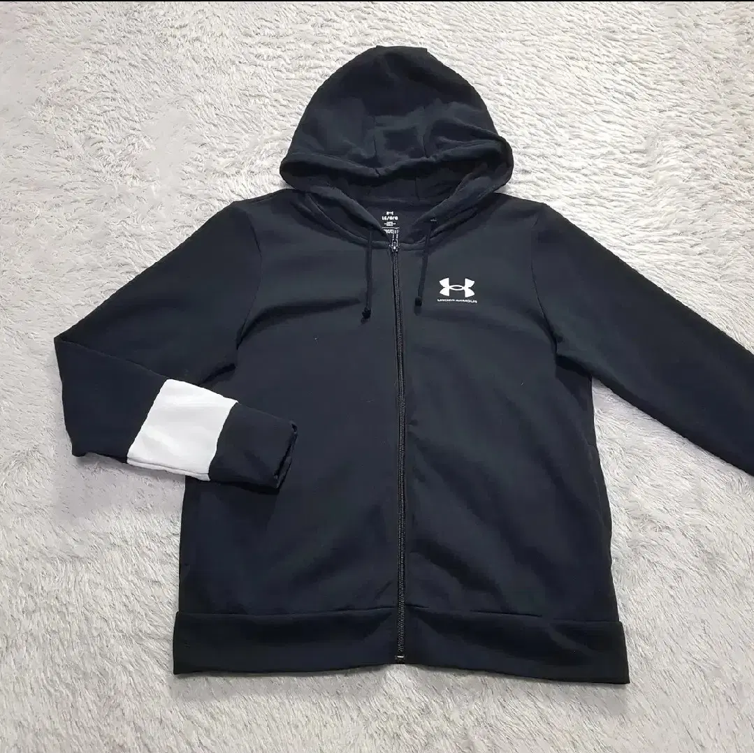 90-95 size) Under Armour hooded zip-up