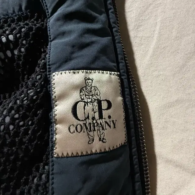 C.p company 봄버 푸퍼 s-m 추천