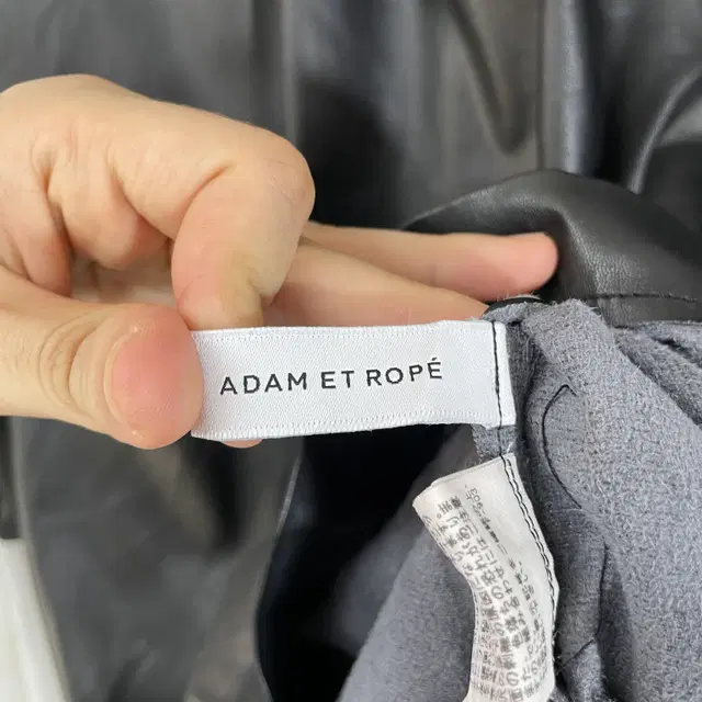 ADAM ET ROPE 인조가죽 블라우스