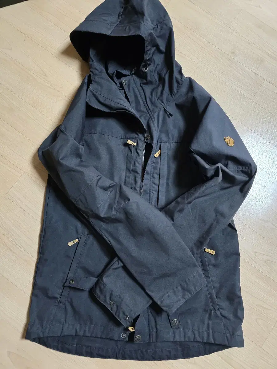 I'm selling my Fjellaben Scoxo jacket.