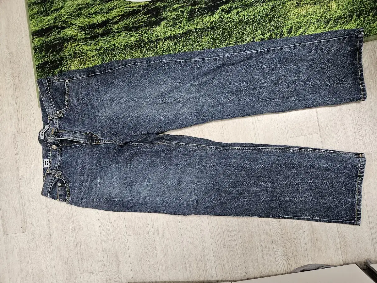 Men's denim jeans