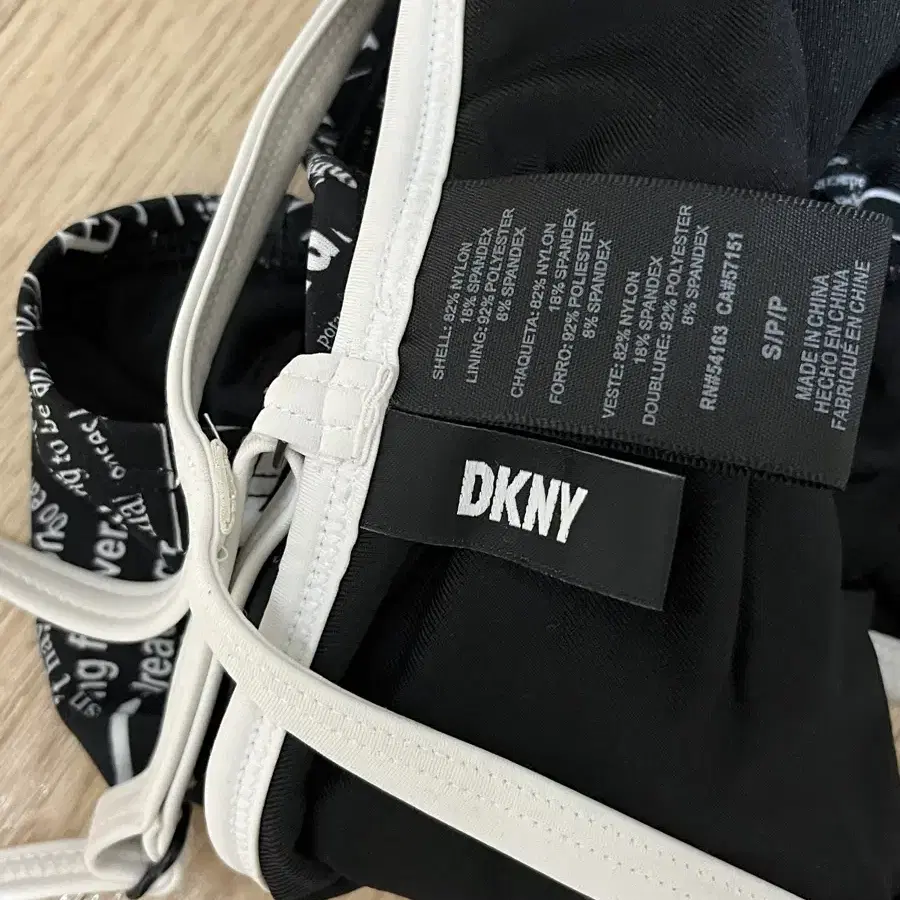 DKNY 스윔수트