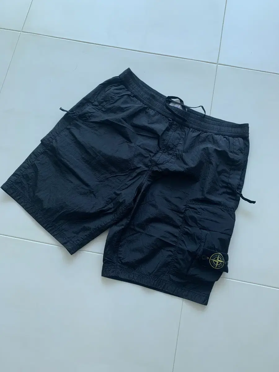 Stone Island Nylon Bermuda Shorts Vahn 34 Black