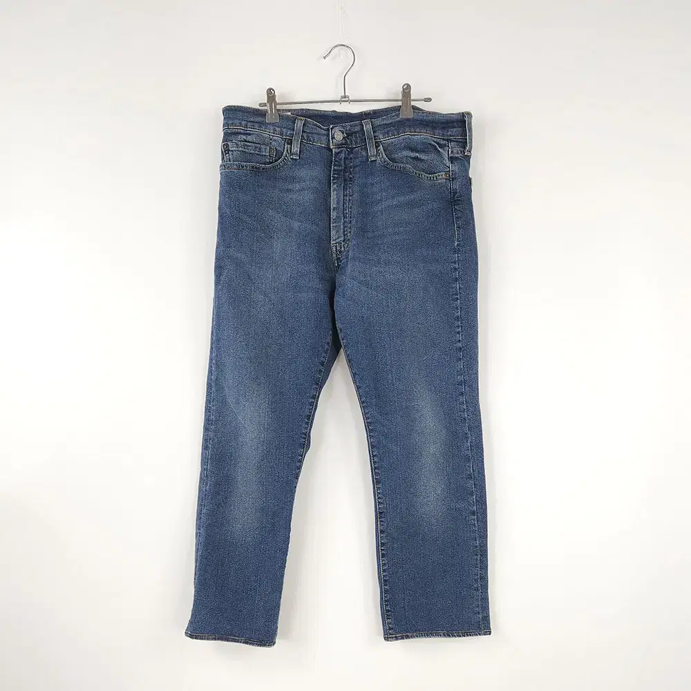 1740.Men's Levi's Jeans