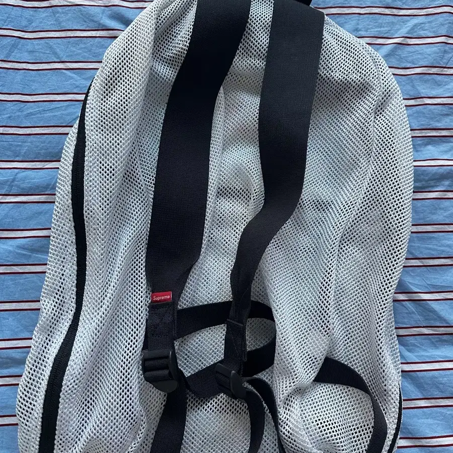 Supreme 슈프림 16SS Mesh Backpack 메쉬 백팩 화이트