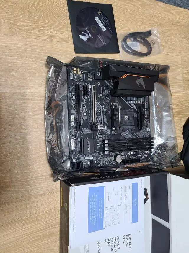 GIGABYTE B550M AORUS ELITE 박스풀셋 11만에 팝니다