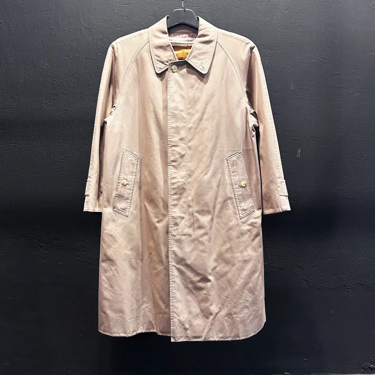 Burberry Beige lined detachable kara hidden button trench coat