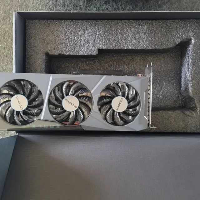 그래픽카드 AMD RX6600 8GB 팝니다