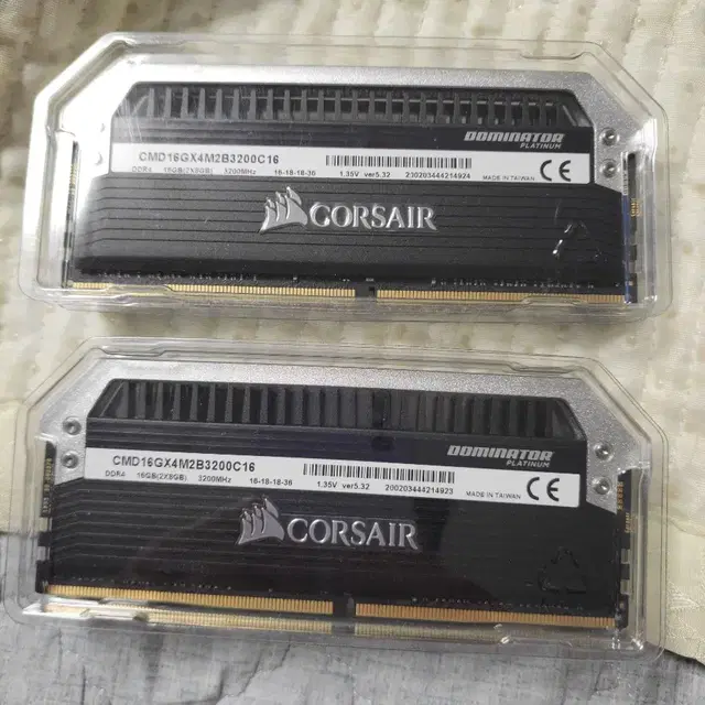 커세어 도미네이터 ddr4 8X4 32gb 미사용