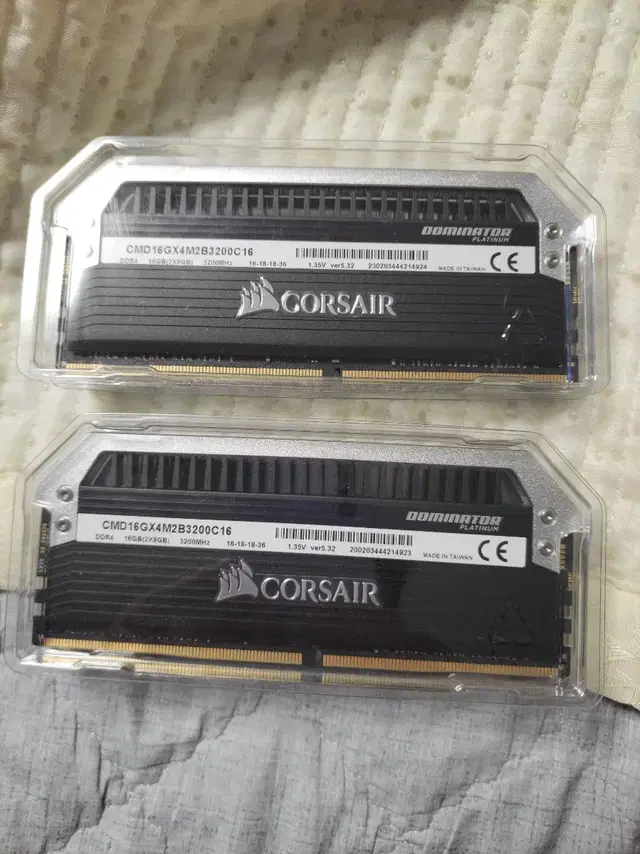 커세어 도미네이터 ddr4 8X4 32gb 미사용