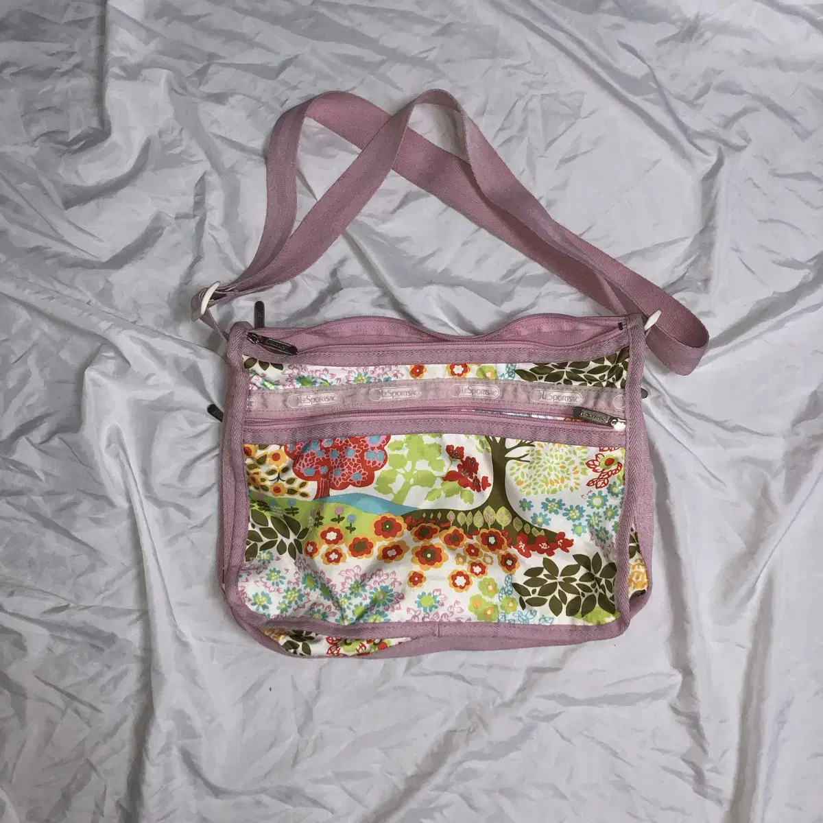 Vintage Lesportsac pink cross bag