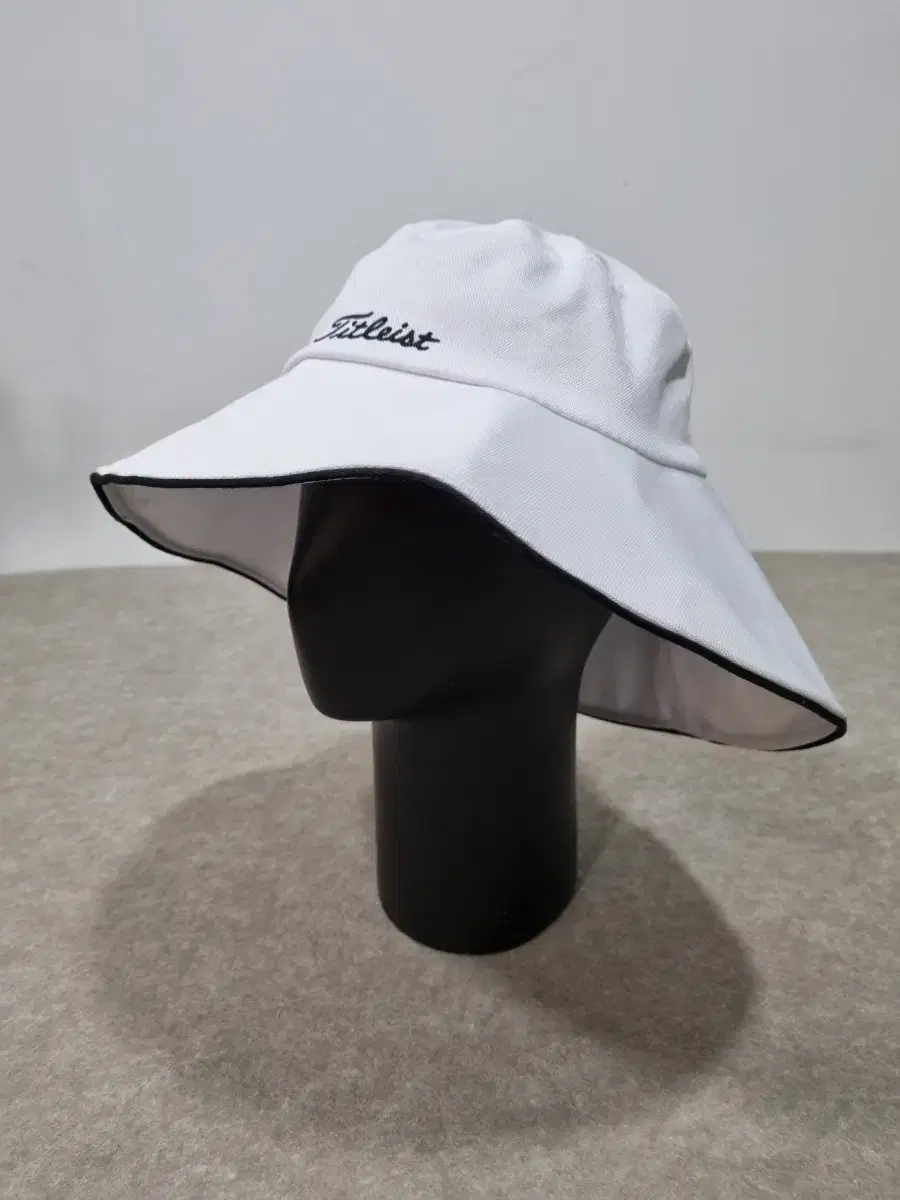 Unisex bucket bonnets