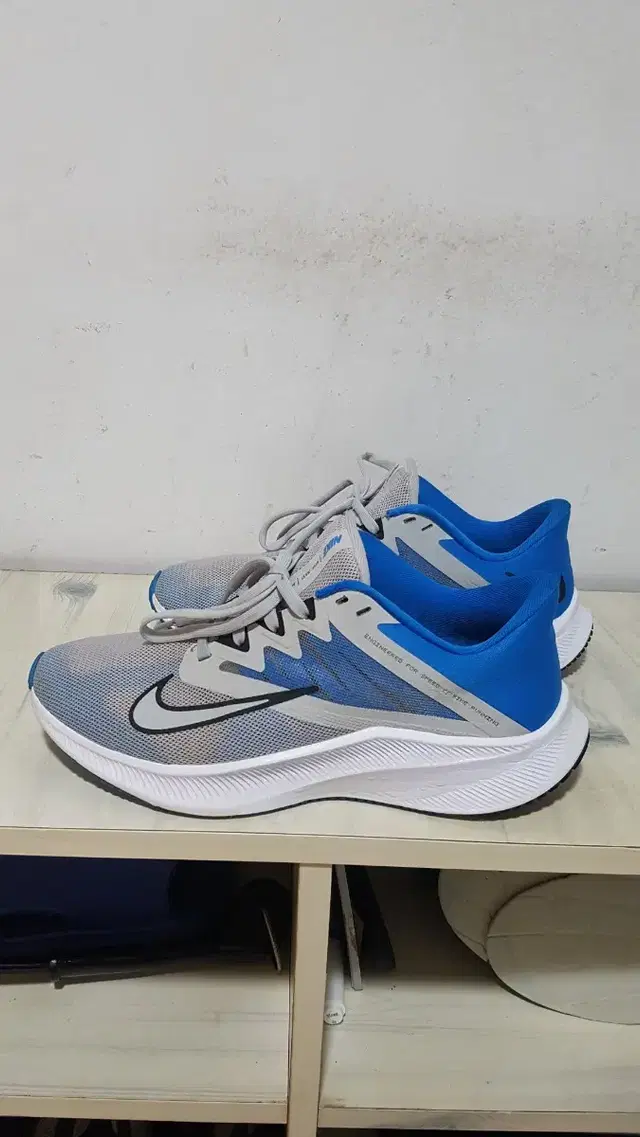 <택포>250 size 신품급 남여공용 NIKE AIR 초경량 왕쿠션화!