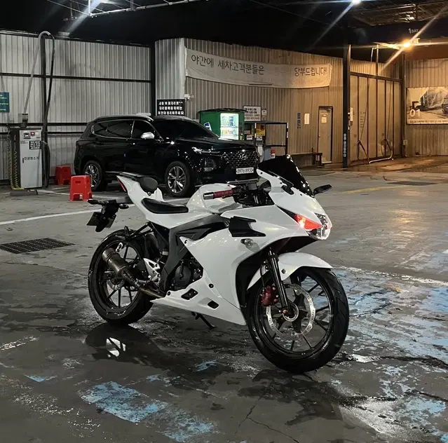 스즈키 gsxr125 19년식 화이트 카울 판매