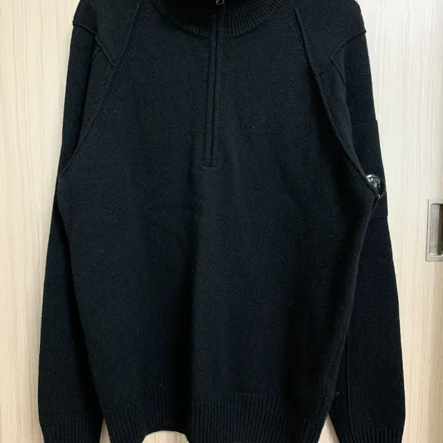 CP COMPANY 21FW 블랙 반집업 반넥 니트 L