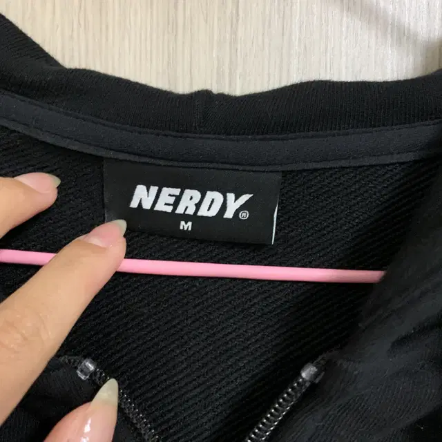 NERDY 세미 크롭 후드집업 M