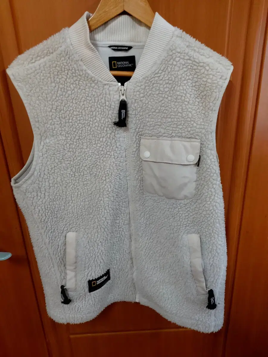 100% National Geographic Sherpa Vest