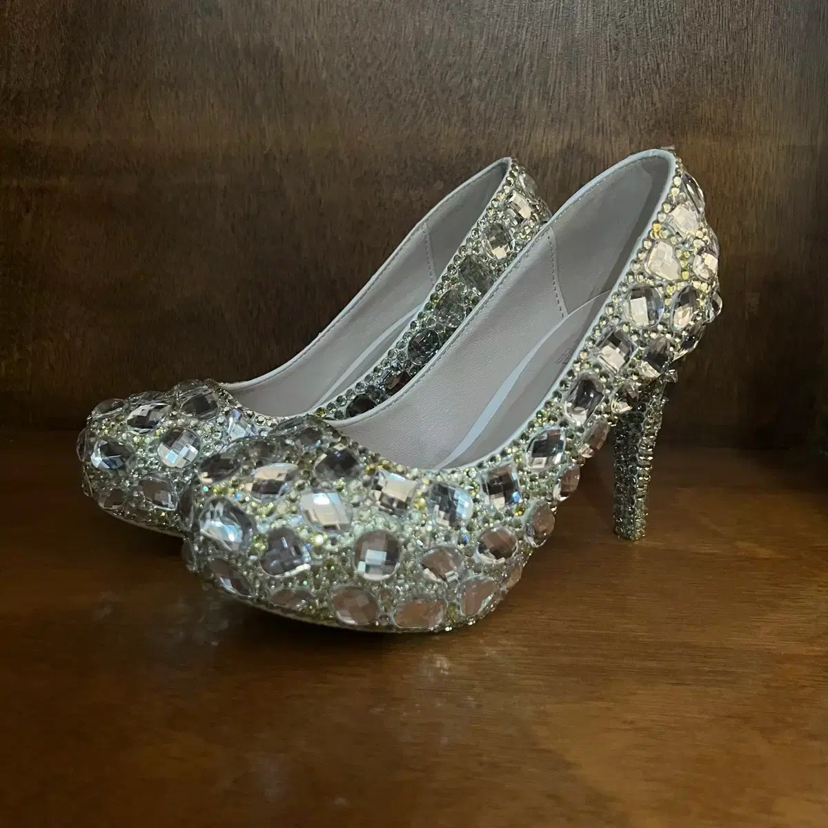 Wedding Shoes Vanilla Shoe Million Pumps Heel Stiletto #웨딩슈즈,#웨딩구두,#촬영구두,#흰구두,#스틸레토힐  on Bunjang Global Site., image size:1200x1200