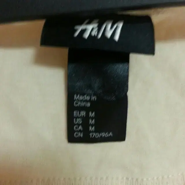 [M] H&M 프릴라인 티셔츠