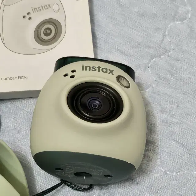 인스탁스 팔(instax Pal) 키링 카메라(가격내림)