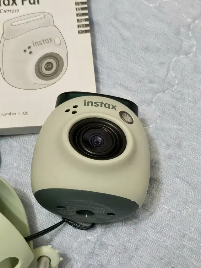 인스탁스 팔(instax Pal) 키링 카메라(가격내림)