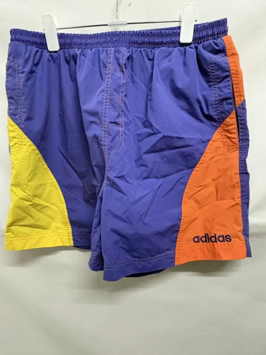 (32-34) adidas Old Shorts